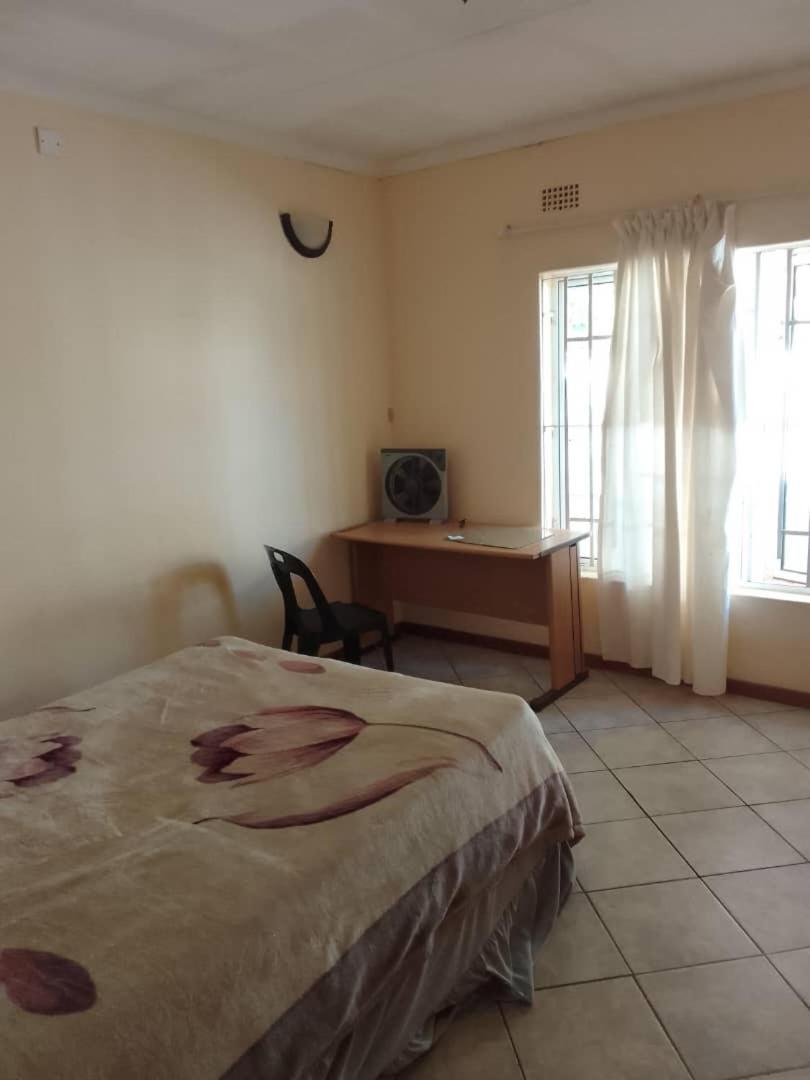 ハボローネ Sugar Shack Backpackers Botswana Bed & Breakfast エクステリア 写真